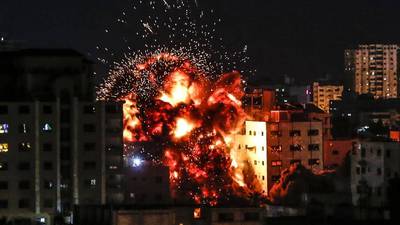 Cuatro palestinos muertos en respuesta israelí a ataques con cohetes desde Gaza