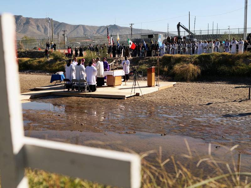 Realizan misa entre México y EEUU en homenaje a migrantes fallecidos