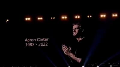 VIDEO. Los Backstreet Boys se despiden de Aaron Carter durante concierto