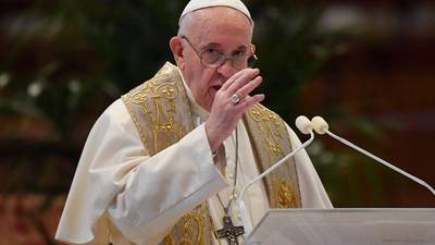 Papa Francisco insta a manifestantes de todo el mundo a ser pacíficos