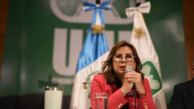 Sandra Torres presenta iniciativa que propone bono de Q5 mil a jubilados