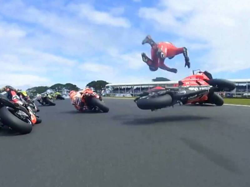 VIDEO. El aparatoso accidente entre dos corredores de MotoGP