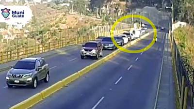 VIDEO. Conductor de picop pierde el control y choca en el puente La Asunción