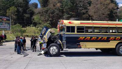 Colisión de buses extraurbanos deja un herido y pasajeros con crisis nerviosa