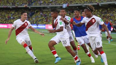 Perú se impone en su visita a Colombia y se mete en puestos de clasificación