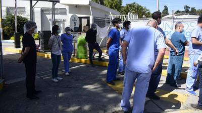Médicos del hospital del Parque de la Industria se declaran en sesión permanente