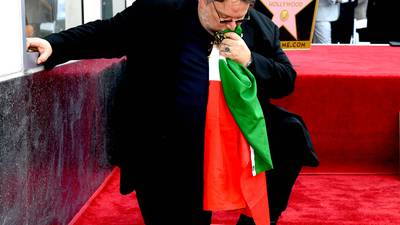 VIDEO. Guillermo del Toro devela su estrella en Hollywood y la dedica a los inmigrantes