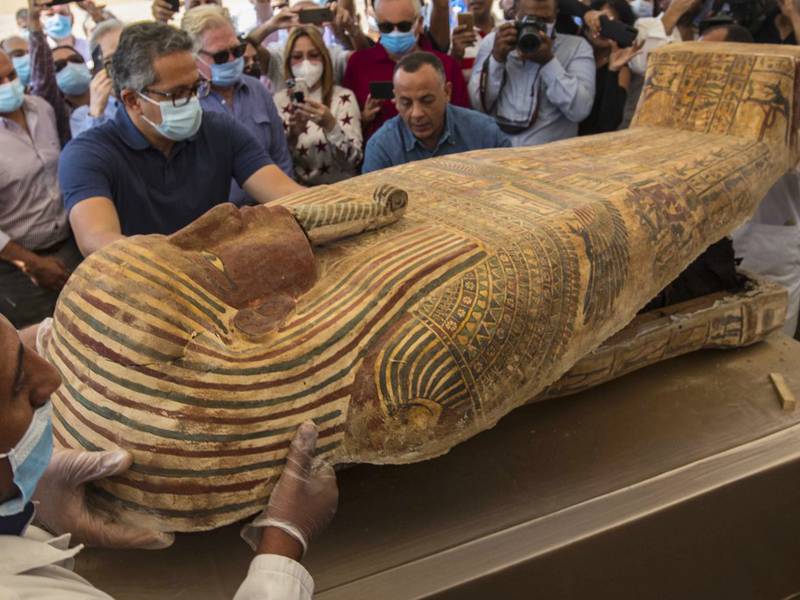 VIDEO. Descubren antiguos sarcófagos egipcios con momias en su interior