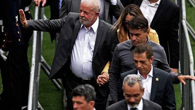 VIDEO: Presidente de Brasil Lula da Silva asiste al velorio de Pelé