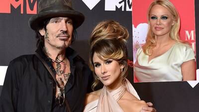 Esposa de Tommy Lee se disculpa por burlarse de Pamela Anderson