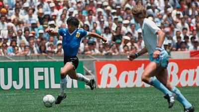 Subastarán la camiseta que usó Maradona ante Inglaterra en la Copa del Mundo de 1986