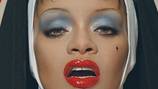 VIDEO. Controversia por el atrevido look de “monja cachonda” de Rihanna