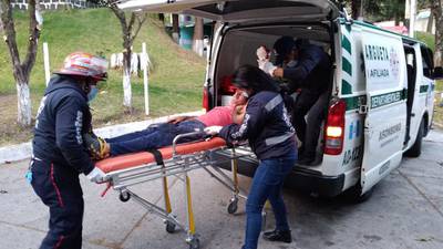 Alfredo Ajpacajá trasladado de emergencia al hospital tras accidente