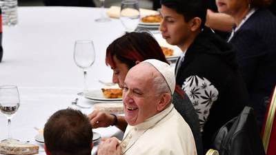 FOTOS. El Papa almuerza con más de mil personas en situación de pobreza
