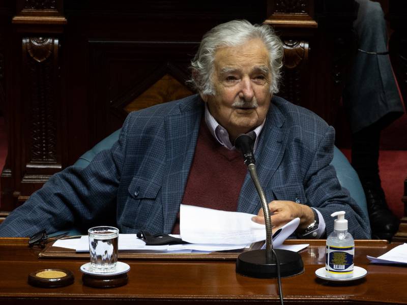“Me voy agradecido”; expresidente Mujica formaliza su renuncia al Senado de Uruguay