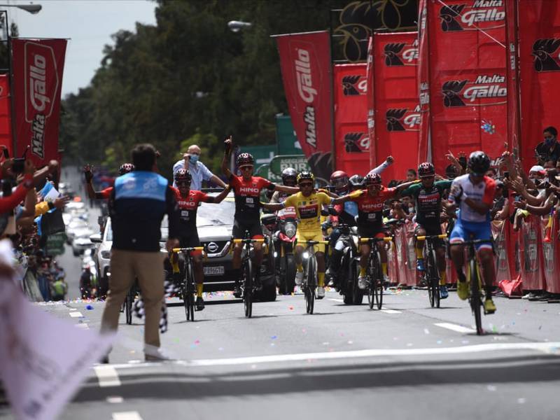 VIDEO. Mardoqueo Vásquez da el paseo del campeón y se consagra en la Vuelta Ciclística a Guatemala