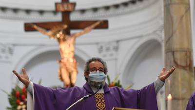 Padre Mauro Verzeletti oficia su última misa en Guatemala