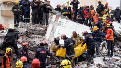 Aumenta a 40 el número de muertos por el terremoto en Albania