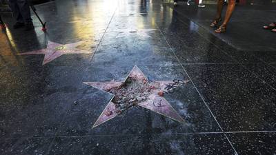 Concejo de West Hollywood pide retirar estrella de Trump de Paseo de la Fama
