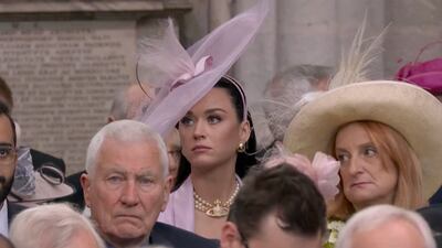 Katy Perry protagoniza los memes de la coronación de Carlos III tras verse “más perdida que un pulpo”