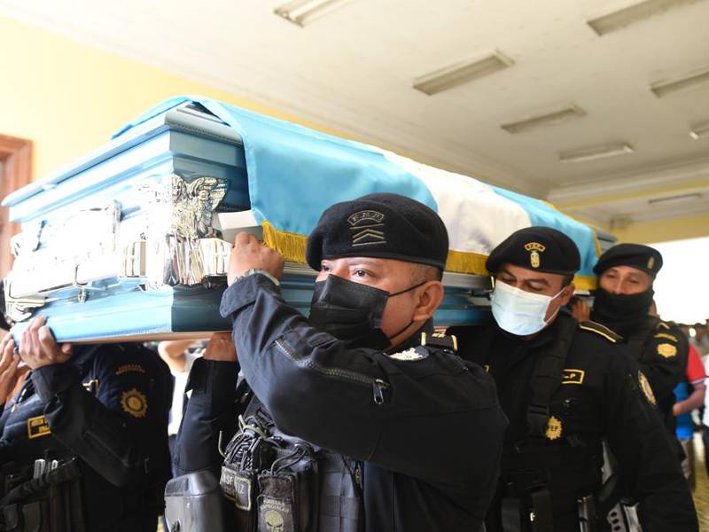 Realizan honras fúnebres a inspector de la PNC fallecido en Nahualá