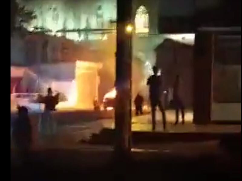 VIDEO. Momento en que carro bomba explota en zona comercial de Quito