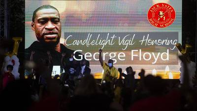 Dolor y reflexión durante la despedida final a George Floyd en Houston