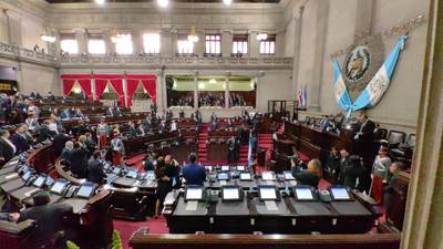 Congreso felicita a Bernardo Arévalo durante Sesión Solemne por la Independencia