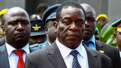 Mnangagwa regresa a Zimbabue para convertirse en el sucesor de Mugabe