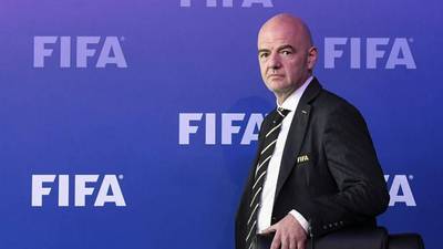 FIFA autoriza realizar 5 sustituciones de manera temporal