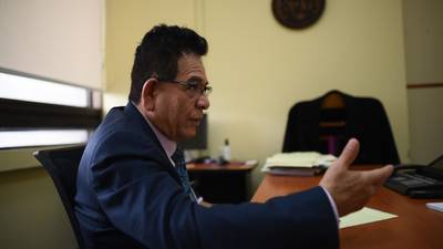 El juez Miguel Ángel Gálvez está fuera del país