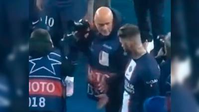 Sergio Ramos pierde el control y agrede a fotógrafos  