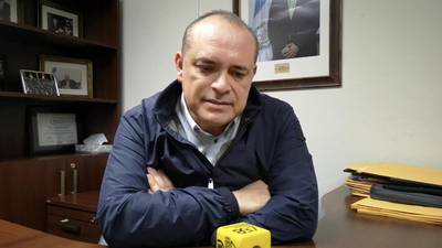 Diputado Estuardo Vargas asume jefatura del partido UNE