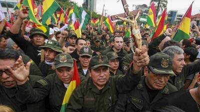 España critica intervención de Fuerzas Armadas en renuncia de Morales