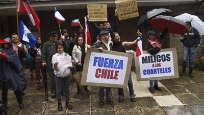 Realizan plantón de solidaridad frente a embajada de Chile en zona 14