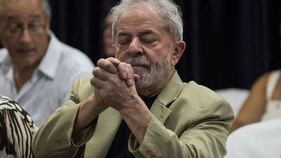 Juez de guardia insiste y nuevamente ordena liberar a Lula da Silva