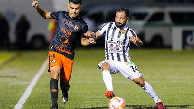 Dos rivales de grupo de Comunicaciones envueltos en polémica en la Copa Centroamericana