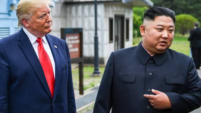 Trump hace historia y visita por primera vez Corea del Norte