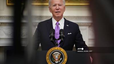 "No vengan", dice Biden a migrantes mientras crecen las críticas en EE. UU.