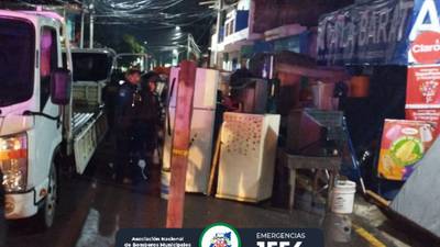 Evacuan a familias en San Miguel Petapa