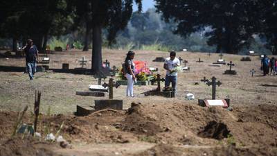Covid-19 deja sin espacio el cementerio La Verbena