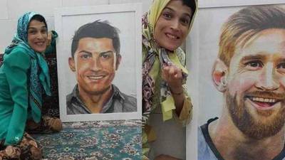 VIDEO. Artista que sufre parálisis dibuja con los pies retratos de Cristiano y Messi