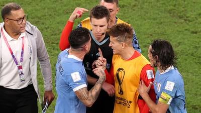 Daniel Siebert, árbitro del Ghana vs. Uruguay fue increpado por jugadores