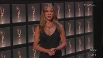 ¡Fuego en los Emmys 2020! Jennifer Aniston salva la noche con un extintor