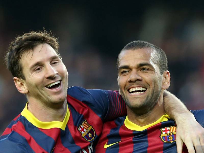 Dani Alves desea que Messi vuelva al Barcelona