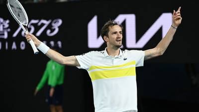 Medvedev supera a Tsitispas y enfrentará a Djokovic en la final del Australian Open