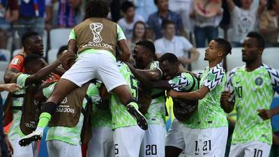 Nigeria le da vida a Argentina con su triunfo ante Islandia