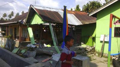 VIDEO. Ciudad de Indonesia golpeada por un tsunami tras un fuerte terremoto
