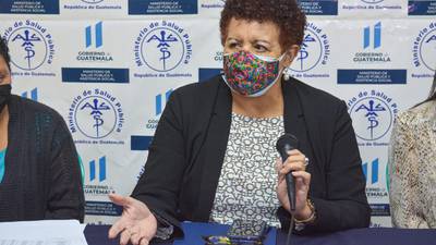 Ministra afirma que dato de vacunas anticovid por vencer fue "un error humano"
