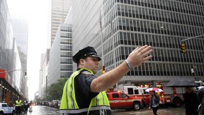 VIDEO. Helicóptero se estrella contra rascacielos en Nueva York